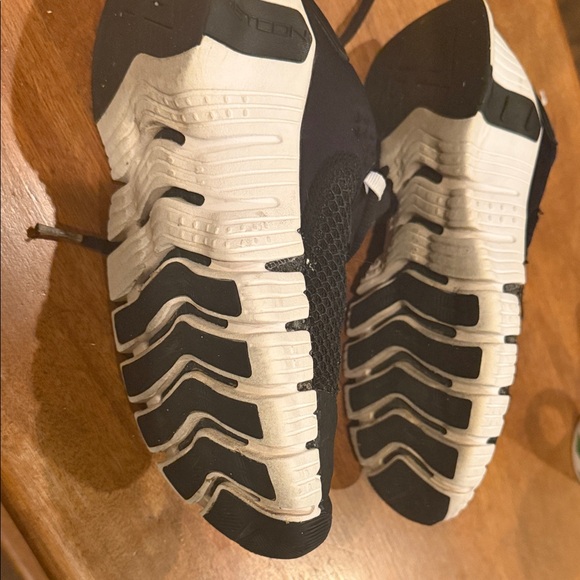 Nike Black Mesh Sneakers with White Logo - Picture 4 of 5